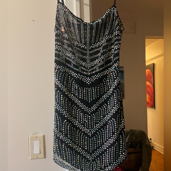 Elegant Black Beaded Dress - Picture 3 of 5